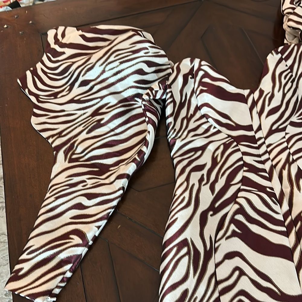 NWT ASOS LUXE puff sleeve mini dress in zebra jacquard-Multi - size 4 - Picture 8 of 8